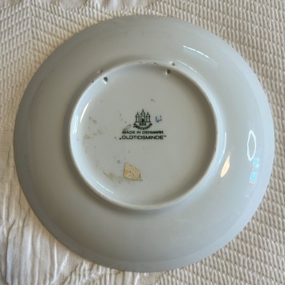 Bing & Grondahl 1962 Jul Aften Christmas plate "Oldtidsminde" snowy rock blue/w - Picture 2 of 3